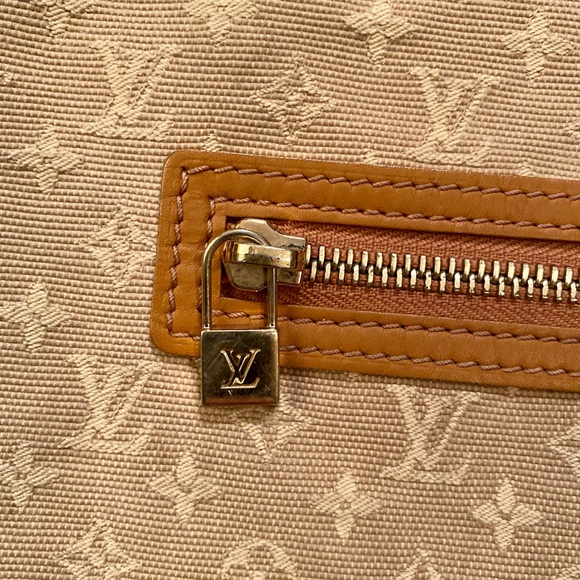 Louis Vuitton Beige Monogram Mini Lin Lucille GM - Picture 7 of 14